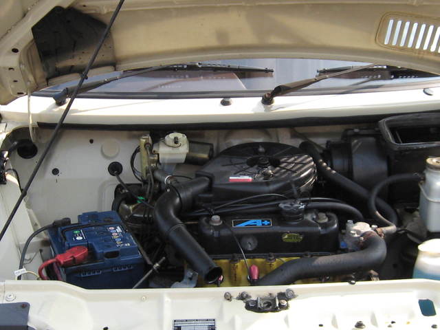 1985 austin metro city beige engine bay