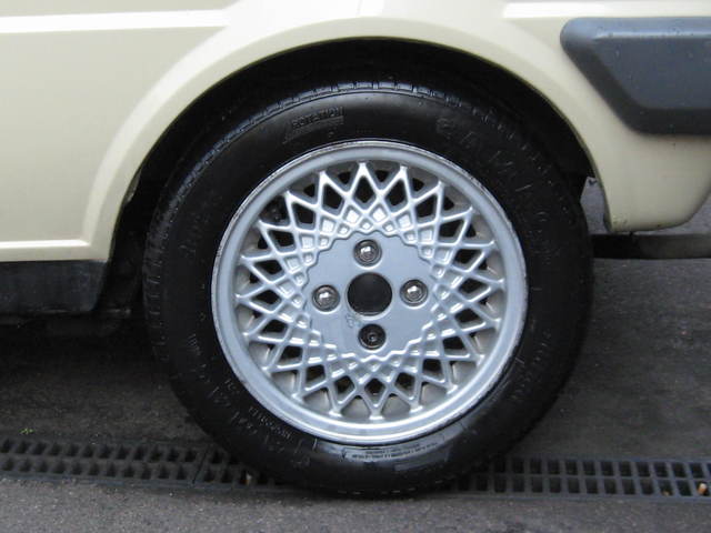 1985 austin metro city beige wheel
