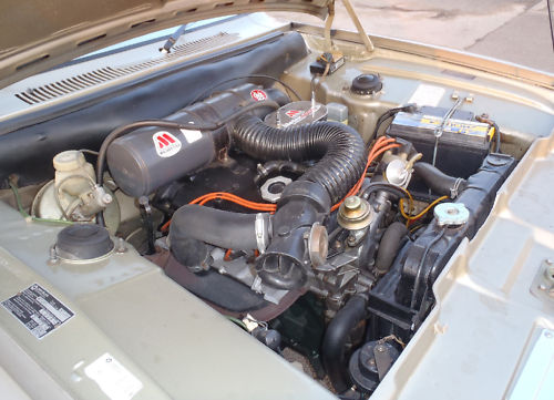 1978 chrysler 2.0 litre automatic saloon engine bay 2