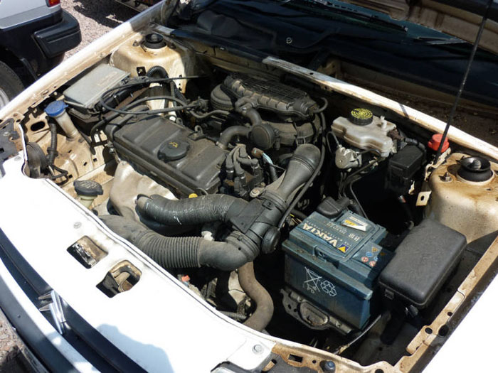 1999 citroen saxo white engine bay