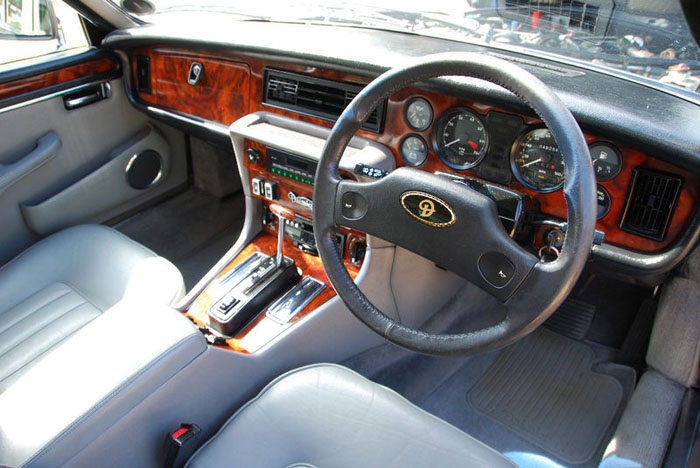1986 daimler 5.3 v12 double six automatic interior 2