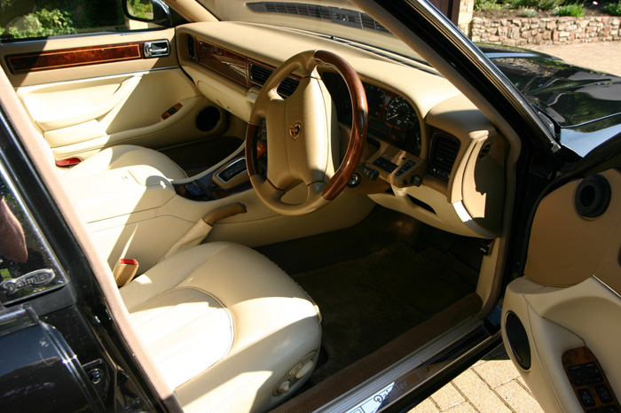 1996 Daimler Six 4.0 Front Interior 1