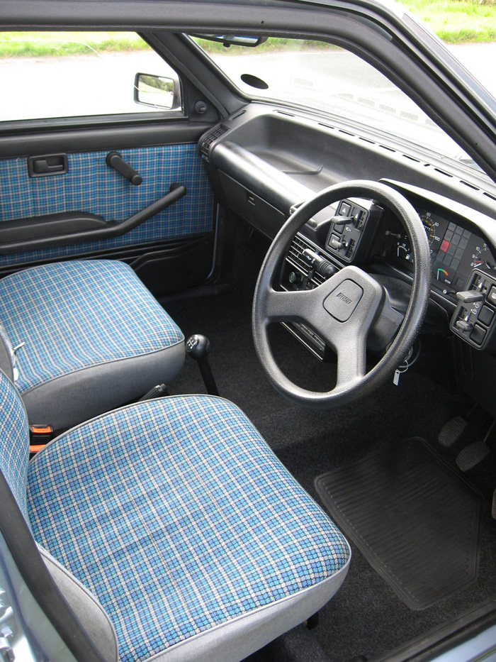 1988 Fiat Uno 60 Super Interior