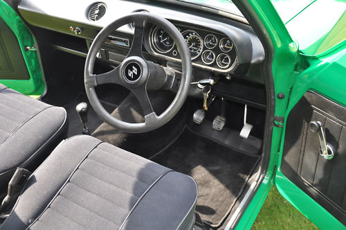 1975 ford escort rs 2000 green interior 1