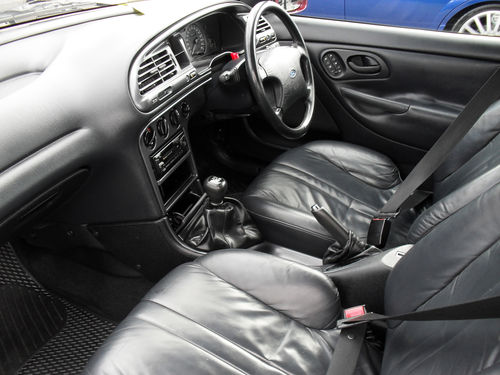 1993 Ford Mondeo 2.0 Ghia Front Interior
