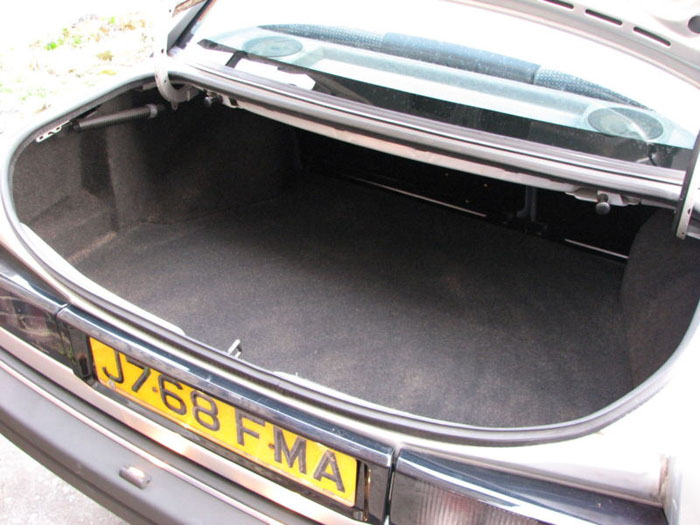 1992 ford sierra sapphire chasseur boot