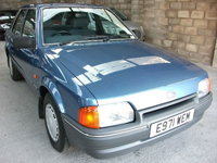 423 1988 e ford escort 1.6 gl 5 door met crystal blue icon