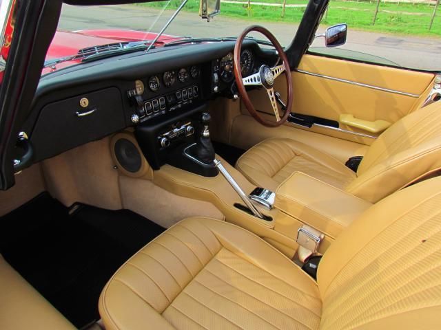 1970 Jaguar E-Type S2 Roadster Front Interior 1
