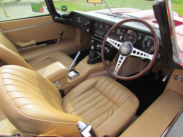 1970 Jaguar E-Type S2 Roadster Front Interior 2