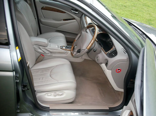 2001 Jaguar S-Type V6 SE Front Interior 1