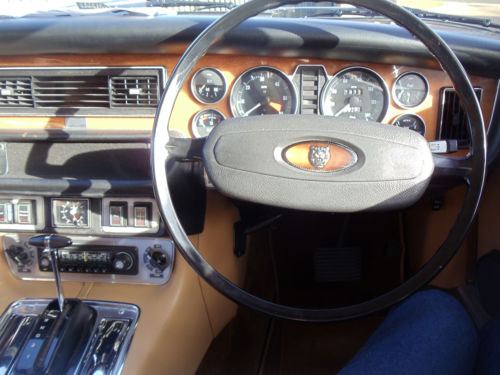 1977 Jaguar XJ 3.4 Dashboard Steering Wheel