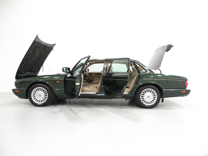 1998 Jaguar XJ8 3.2 Doors Open