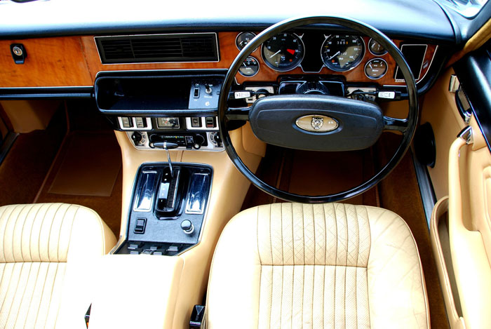 1976 Jaguar XJ6 Series 2 4.2 Interior Dashboard