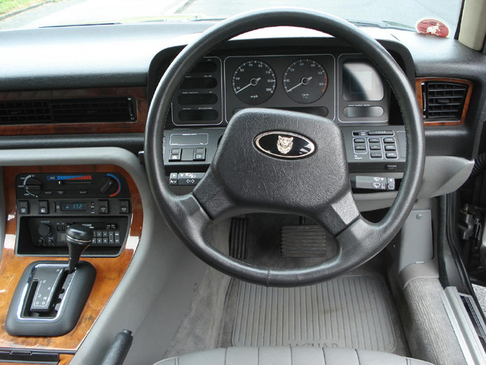 1986 Jaguar XJ6 2.9 Steering Wheel