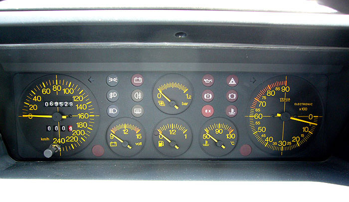 1992 lancia integrale 16v delta hf turbo dashboard