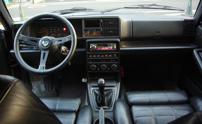 1992 lancia integrale 16v delta hf turbo interior 2