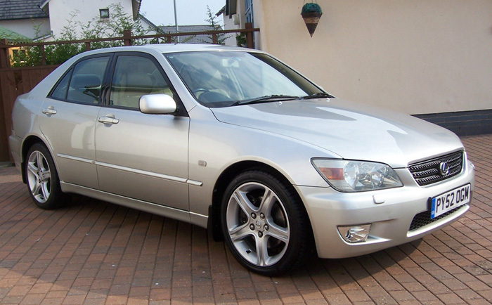 2002 Lexus IS200 SE 1