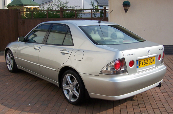 2002 Lexus IS200 SE 3