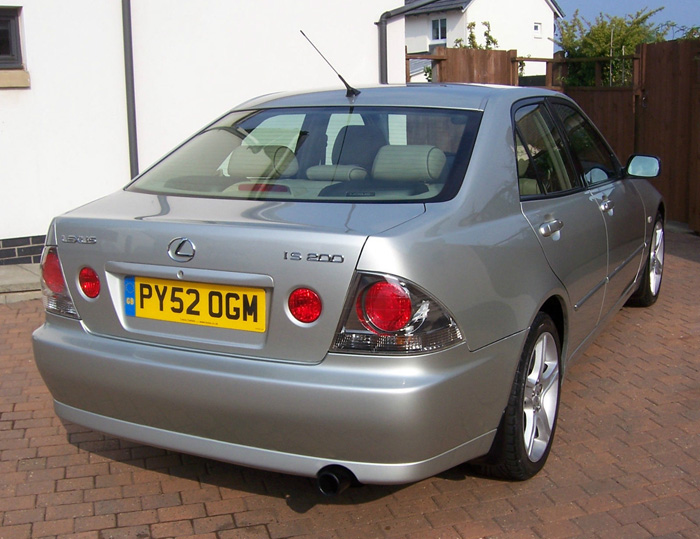 2002 Lexus IS200 SE 4