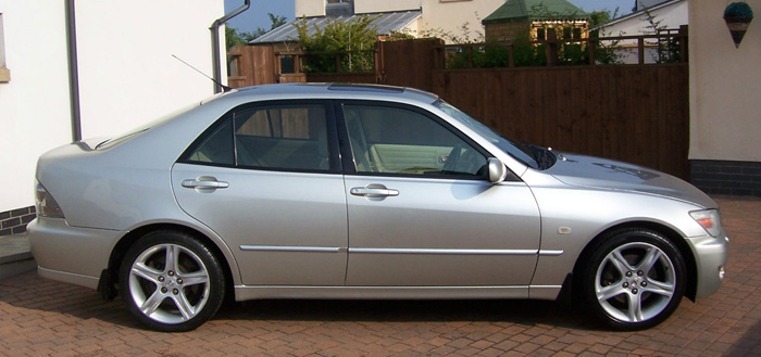 2002 Lexus IS200 SE Right Side