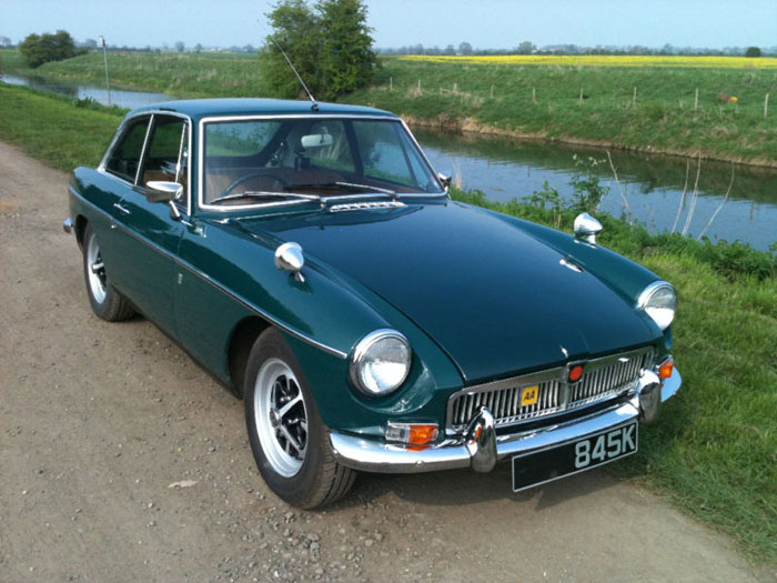 1972 mgb gt green 1