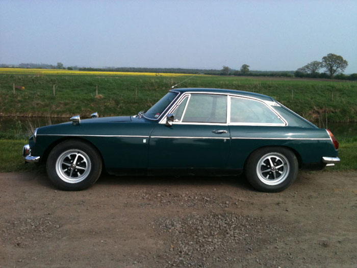 1972 mgb gt green 2