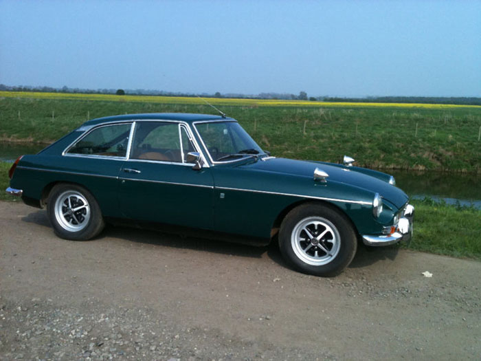 1972 mgb gt green 3