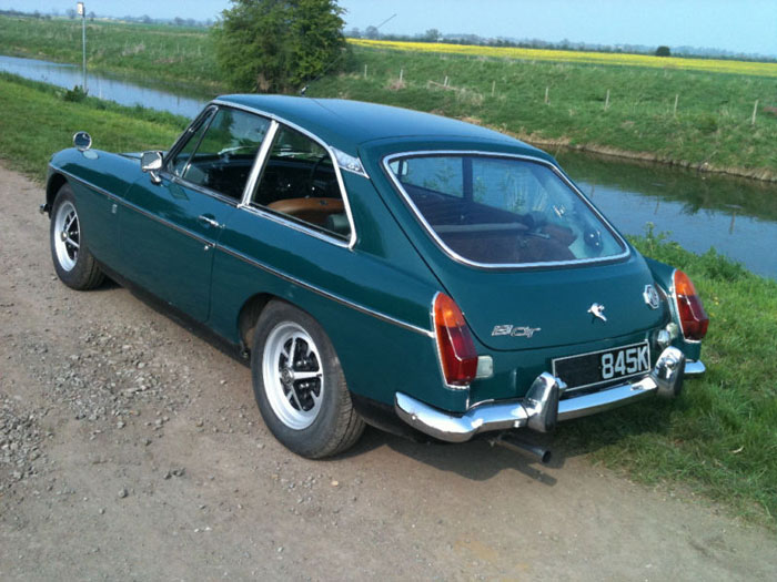 1972 mgb gt green 4