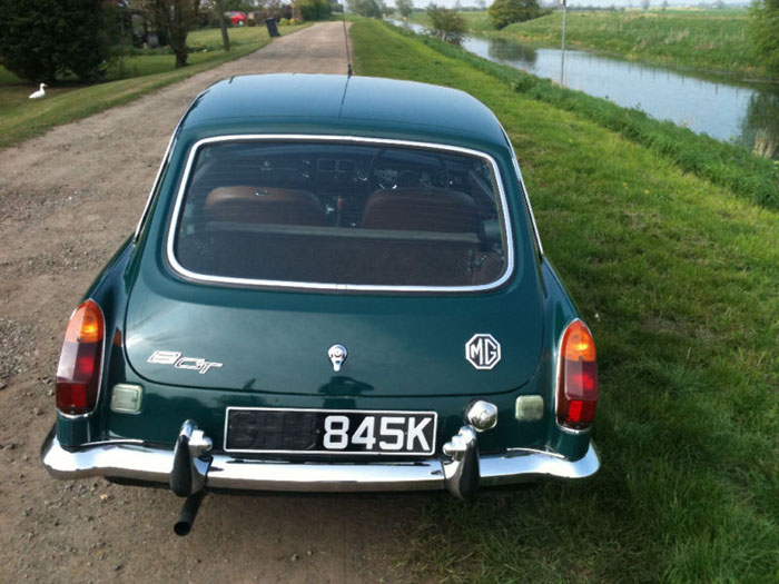 1972 mgb gt green 5