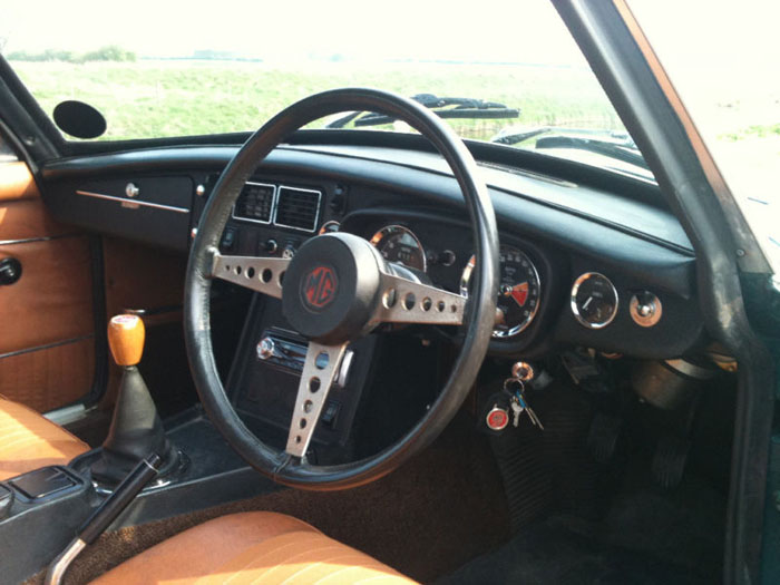 1972 mgb gt green dashboard