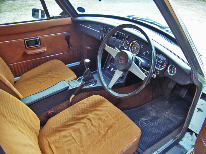 1974 mgb gt v8 factory car interior 2