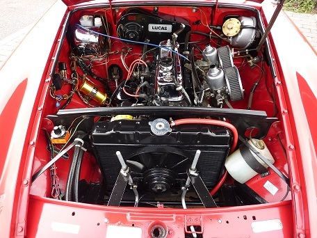 1975 mgb roadster 5 tartan red engine bay
