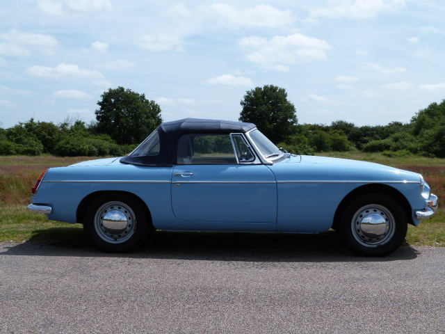 1963 MGB Roadster Right Side