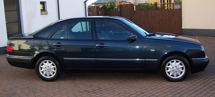 1996 Mercedes E230 Elegance Saloon Right Side