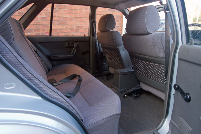 1990 Nissan Bluebird 1.6 Premium Rear Interior