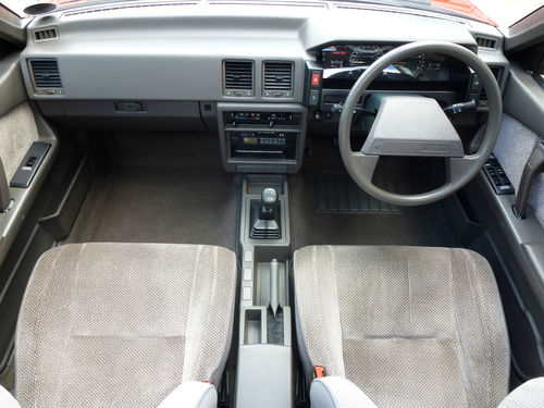 1990 Nissan Bluebird 1.8 GS Interior