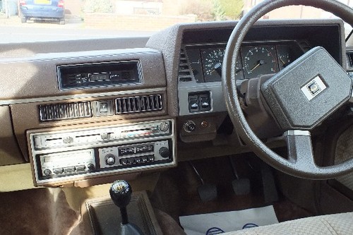 1985 Nissan Laurel C31 2.4 Dashboard Steering Wheel