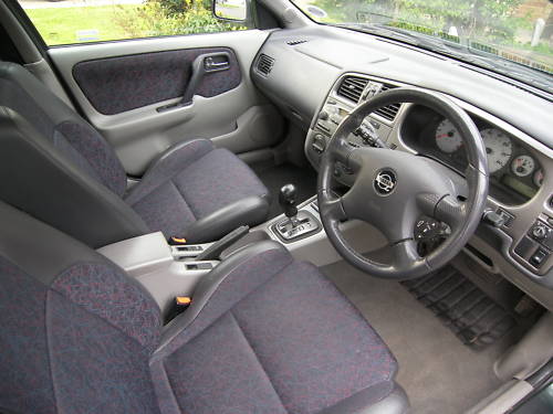 nissan primera 2.0 sport auto interior 1