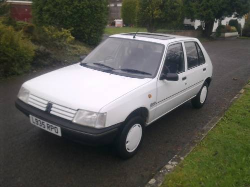 1993 l peugeot 205 diesel 1.8 style 5 door 3