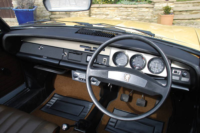 1974 peugeot 304 s convertible dashboard