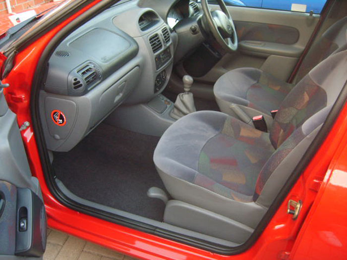 2000 renault clio 1.2 interior 1