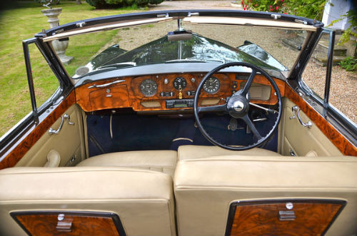 1959 Rolls Royce Silver Cloud 1 H.J. Mulliner Convertible Interior 1