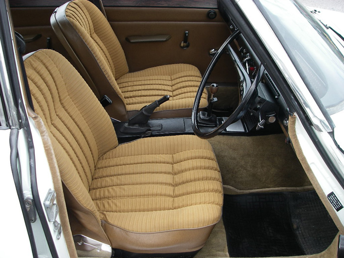 1973 Rover P6 2200 SC Front Interior 2