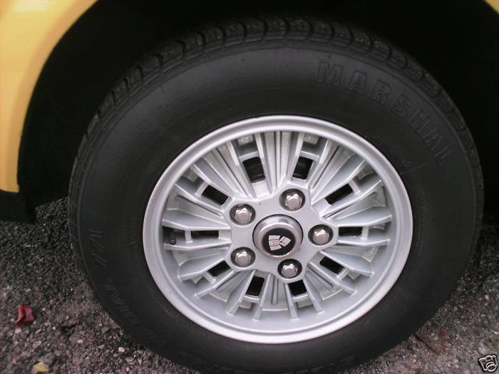 1978 rover 2600 yellow wheel