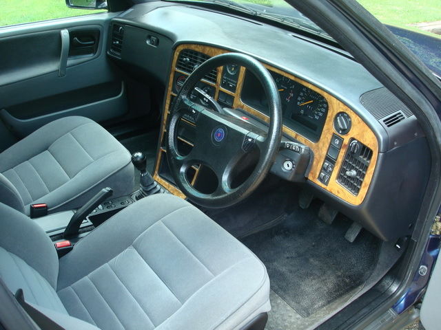1991 Saab 9000 XSi Front Interior 2