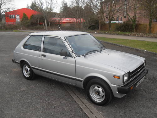 toyota starlet 1.0 gl 3dr rwd 1