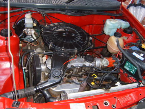 1991 vauxhall astra l red engine bay
