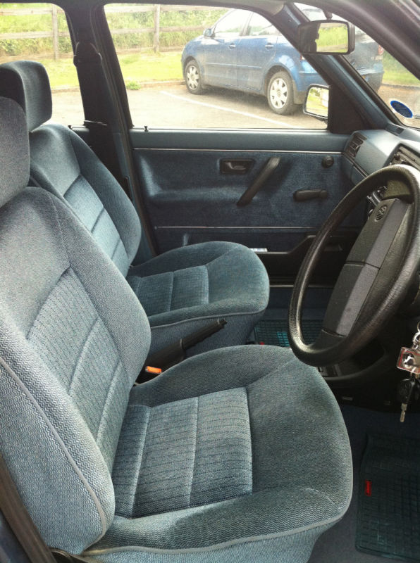 1987 volkswagen golf gl 1.8 auto blue interior 1